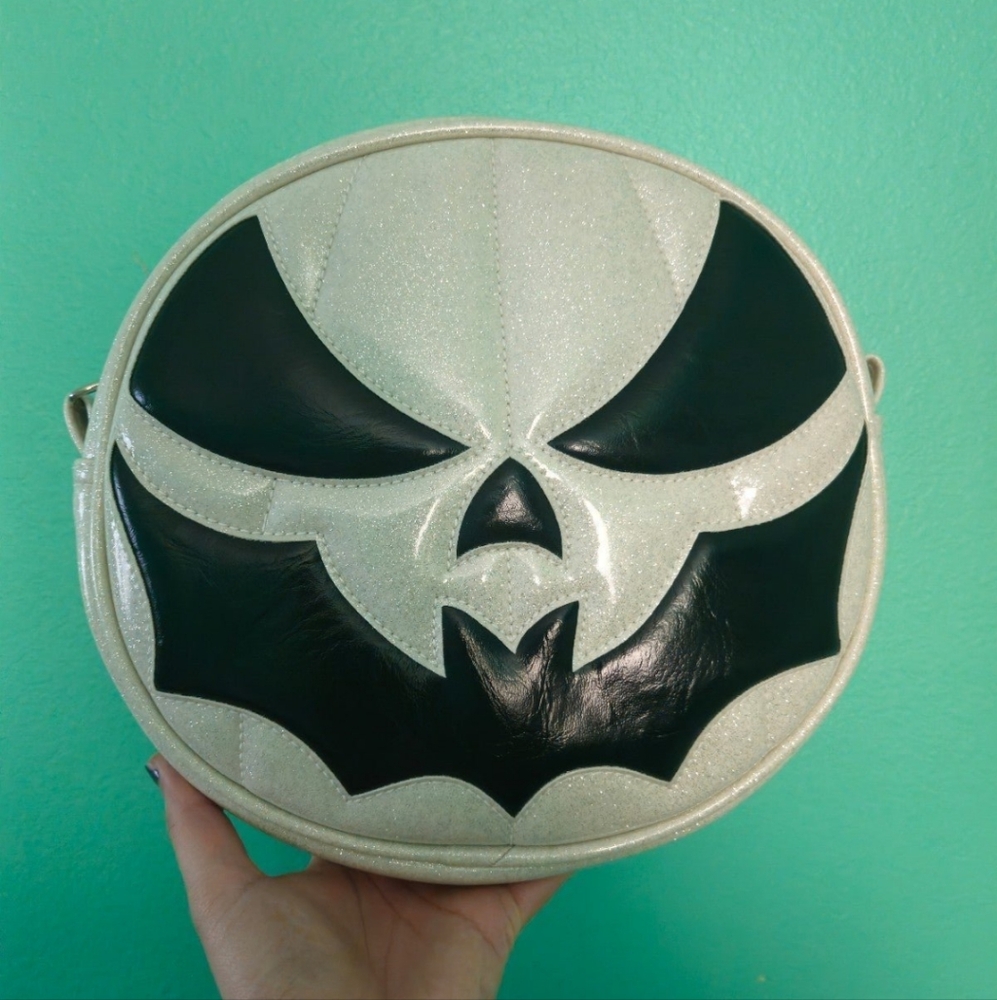 Love Pain and Stitches